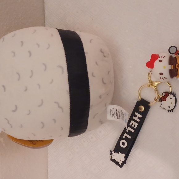Gudetama squishmallow & hello kitty keychain - Picture 4 of 4